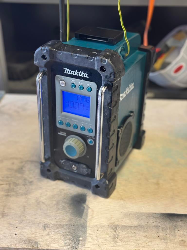 MAKITA BMR100 BOUWRADIO LOSSE BODY TOPSTAAT, Ophalen of Verzenden, Zo goed als nieuw, Bouwradio