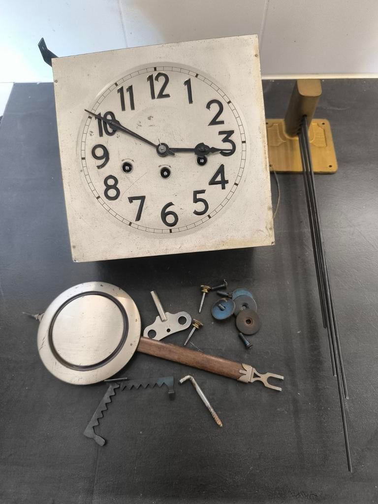 Onderdelen voor klok, wijzerplaat en uurwerk, Antiek en Kunst, Antiek | Klokken, Ophalen of Verzenden