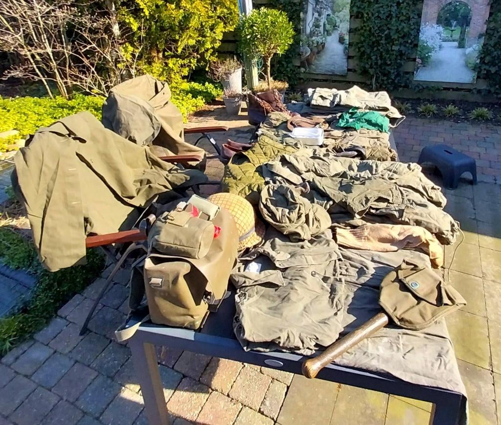 Militaire uitrusting: Plunjebaal, kleding, helm uit 1987, Ophalen, Landmacht, Nederland, Kleding of Schoenen