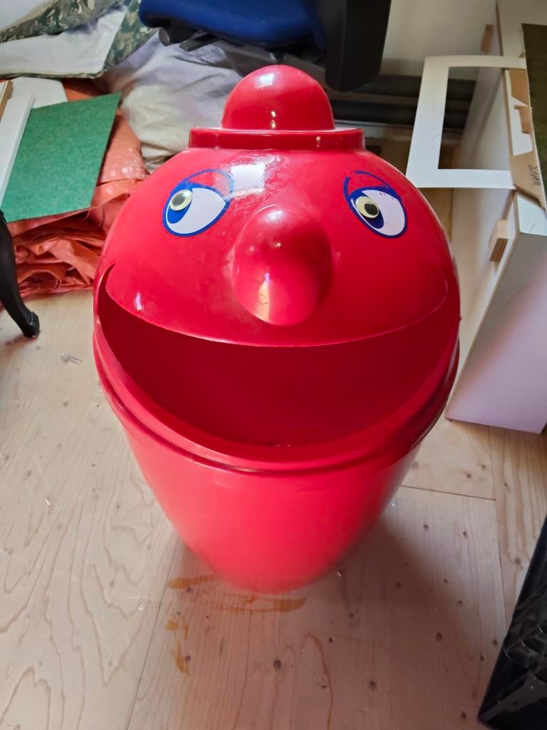 Vintage prullenbak rood, 1 meter hoog, Ophalen