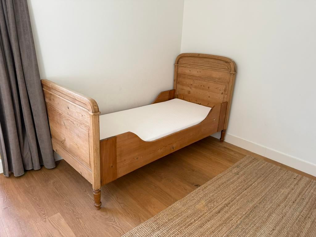 Houten bed met nieuw matras, Ophalen, 85 tot 100 cm, Zo goed als nieuw, Matras