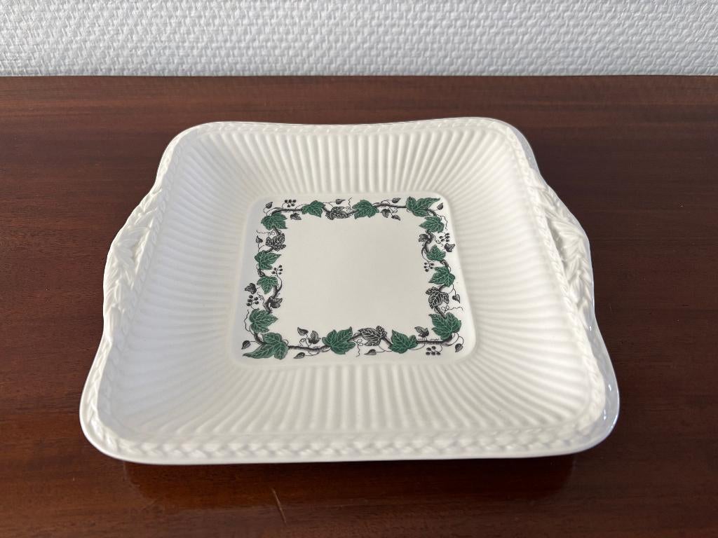 Wedgwood Stratford gebakschaal vierkant. 25,5 cm., Overige typen, Ophalen of Verzenden, Zo goed als nieuw, Wedgwood