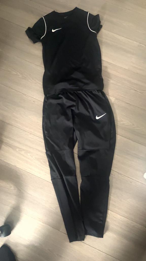 Nike broek en shirt, Ophalen, Zwart, Overige maten, Gedragen