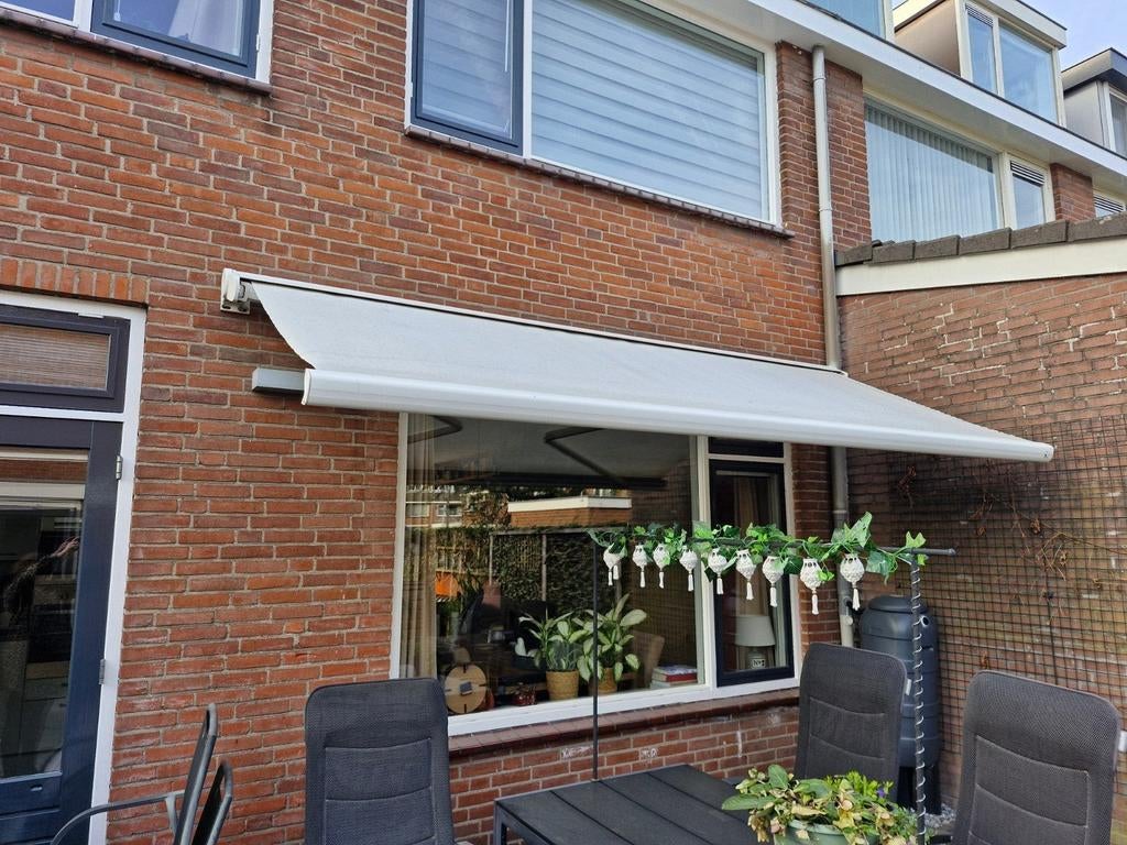 Zonnescherm 3.90 meter breed - Elektrisch bedienbaar, Ophalen