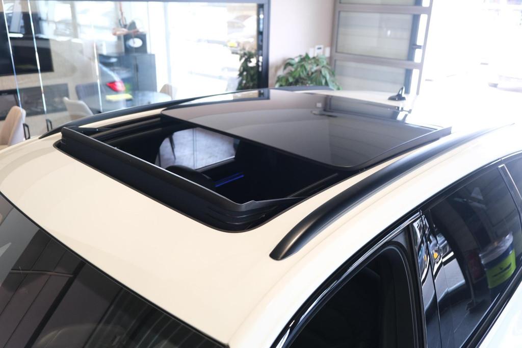 Volkswagen Touareg 3.0 TSi eHybrid R 4MOTION 462PK Pano Luch, Automaat, Gebruikt, Zwart, 2995 cc