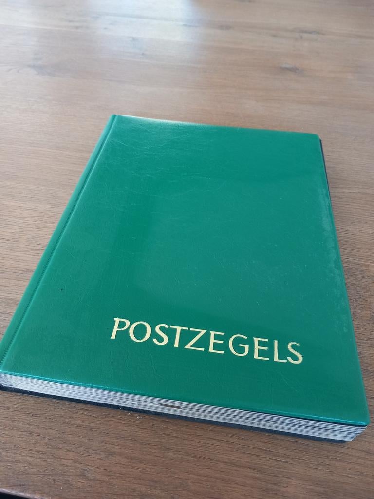 Wereld diverse wb veel thematisch treinen in stockboek vol, Ophalen of Verzenden, Buitenland