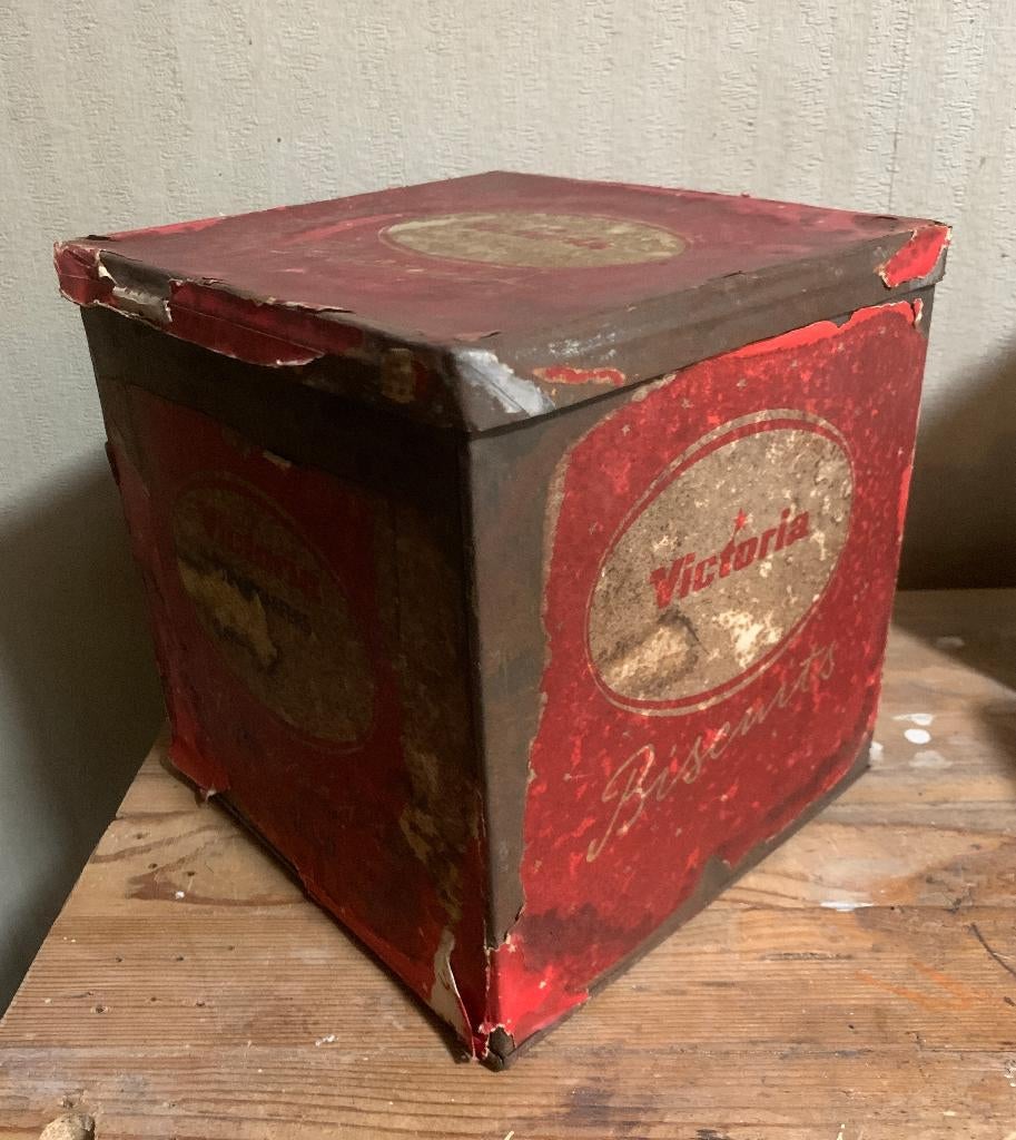 Antiek Victoria Biscuits Blik Java Wafers 18 pakjes 12 A 7, Verzamelen, Blikken, Ophalen of Verzenden, Gebruikt, Overige