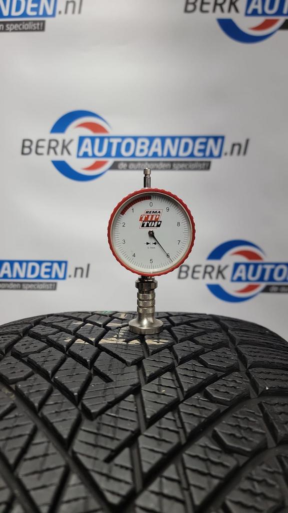 2x Pirelli Winter Scorpion 2 285/35 R22 106V XL Elect PNCS 2, Gebruikt, -, 285 mm, -