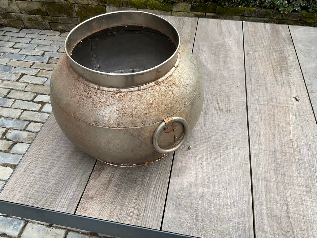 Decoratieve metalen bloempot met handvatten, Tuin en Terras, Bloempotten, Ophalen, Gebruikt, 40 cm of meer, Rond