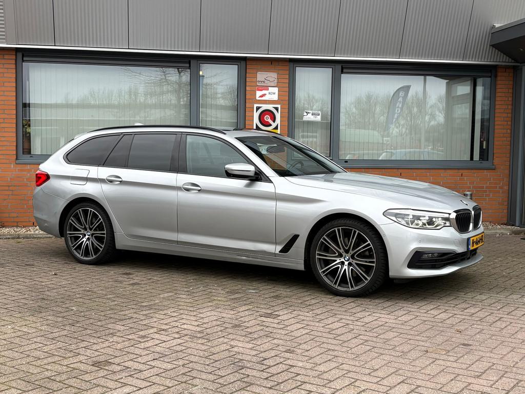 BMW 5-serie Touring 530d xDrive High Executive, Auto's, Automaat, Adaptive Cruise Control, Gebruikt, Euro 6