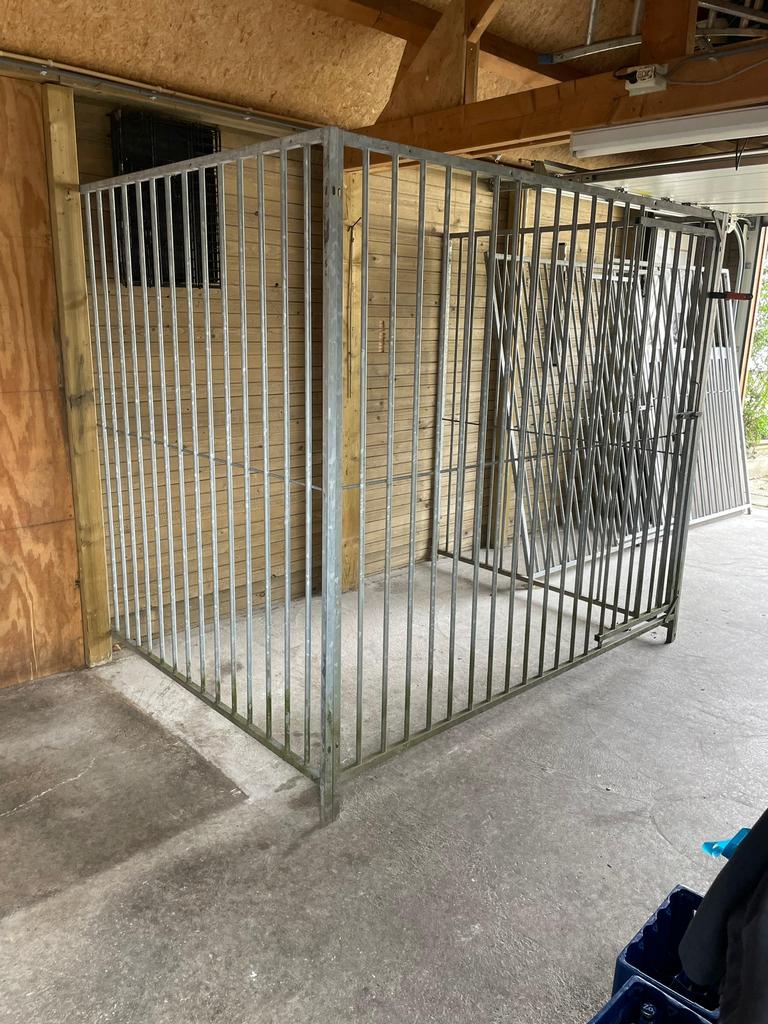 Hondehok hekwerk te koop, 100 cm of meer, Hondenhok, Ophalen of Verzenden, 110 cm of meer