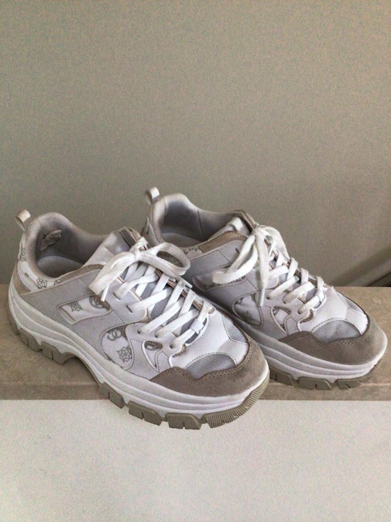 Guess damesseaker wit maat 40, Wit, Ophalen of Verzenden, Sneakers of Gympen, Zo goed als nieuw