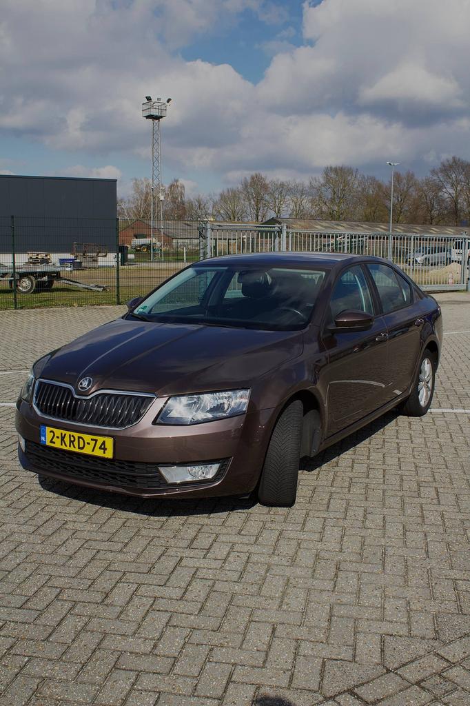 Skoda Octavia 1.2 TSI 77KW 2013 Bruin, Auto's, Skoda, Voorwielaandrijving, 4 cilinders, Bruin, 610 kg