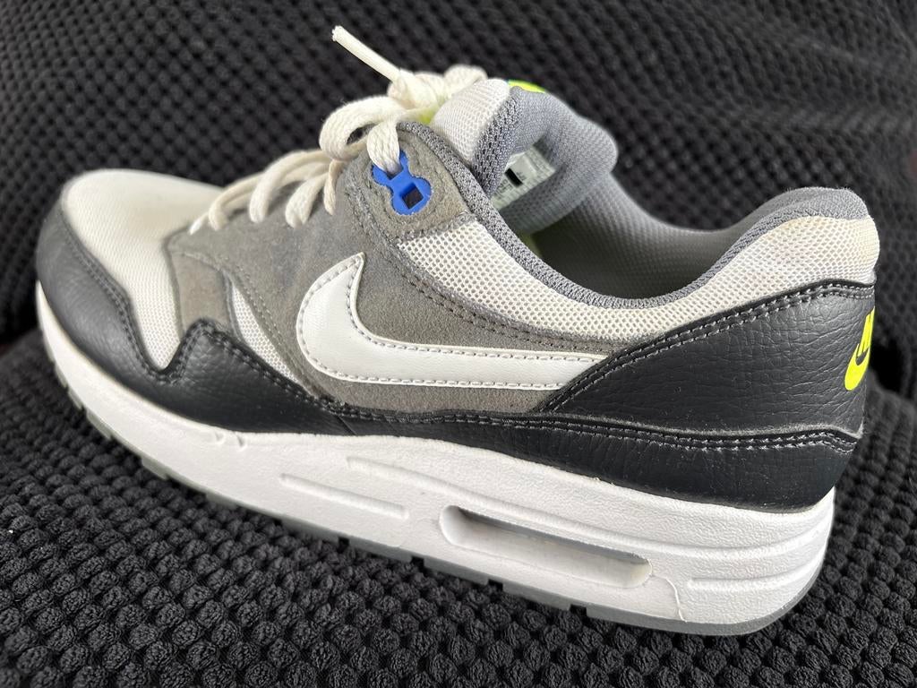 Nike Air Max sneakers grijs/zwart/wit, Kleding | Heren, Schoenen, Ophalen of Verzenden, Gedragen, Wit, Sneakers of Gympen