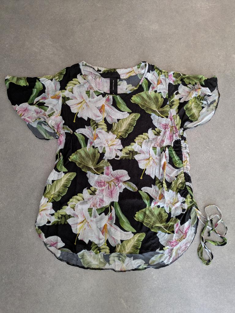 Jane Lushka top met bloemen maat M, Kleding | Dames, Maat 38/40 (M), Verzenden, Zwart, Zo goed als nieuw