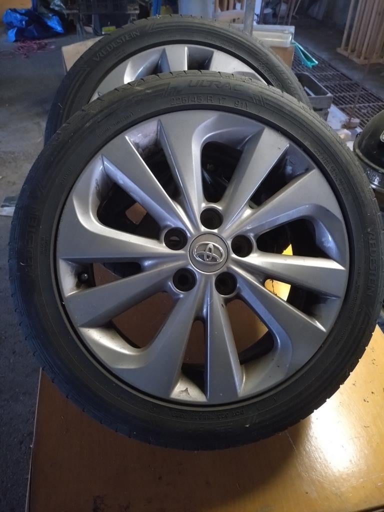 Toyota Auris Velgen Origineel Antraciet 17 inch met banden, Auto-onderdelen, Banden en Velgen, Ophalen, 17 inch, Zomerbanden, 225 mm