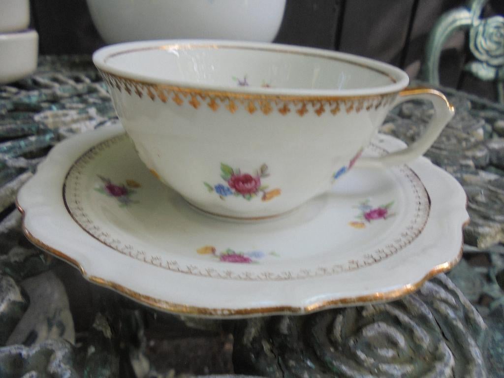 Thee kop en schotel Walbrzych met bloemboeketjes roosjes, Ophalen of Verzenden