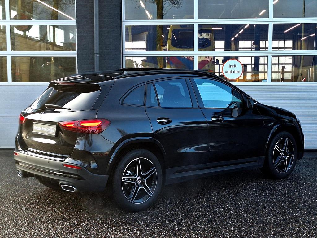 Mercedes-Benz GLA-klasse 180 Star Edition AMG Line | Panoram, 4 cilinders, Zwart, Bedrijf, 1470 kg
