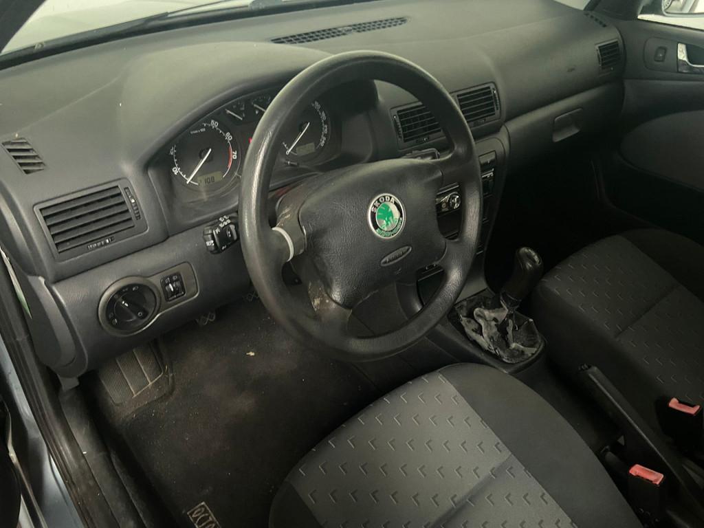 Skoda Octavia Combi 1.6 Comfort (bj 2004), Voorwielaandrijving, 1195 kg, 4 cilinders, Handgeschakeld