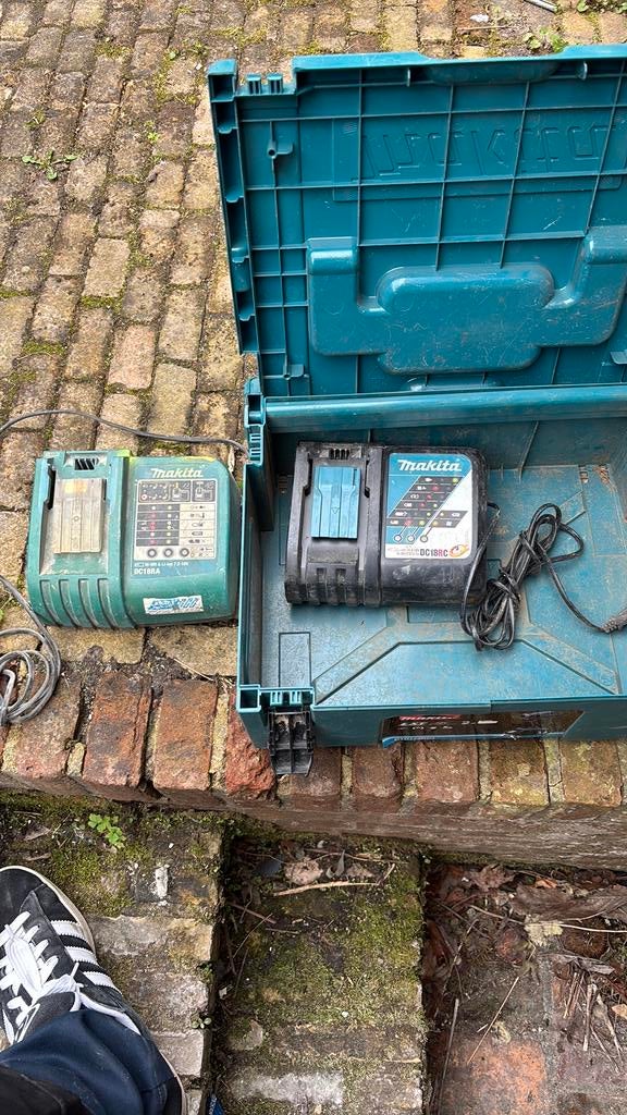 Makita laders met mbox, Ophalen of Verzenden, Zo goed als nieuw, Boor- en Schroefmachine