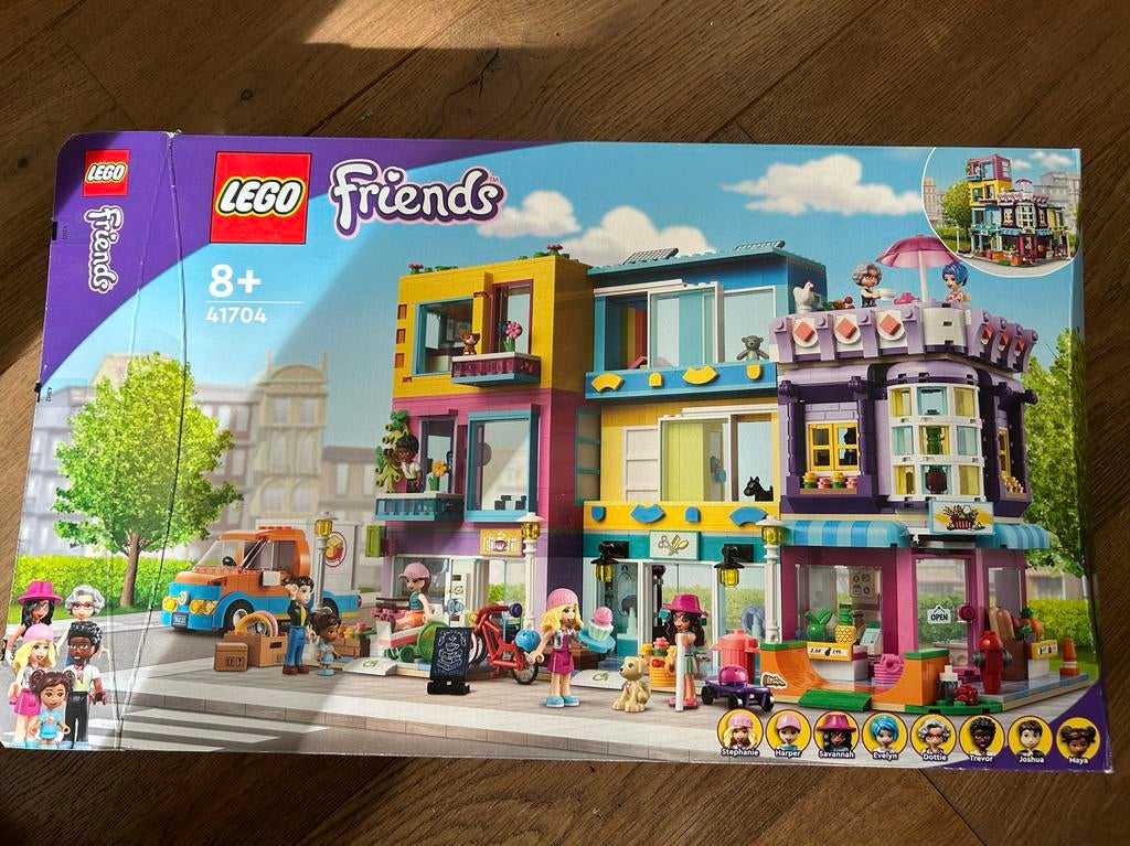 LEGO Friends Hoofdstraat Gebouw 41704, Kinderen en Baby's, Speelgoed | Duplo en Lego, Zo goed als nieuw, Lego, Complete set, Ophalen of Verzenden