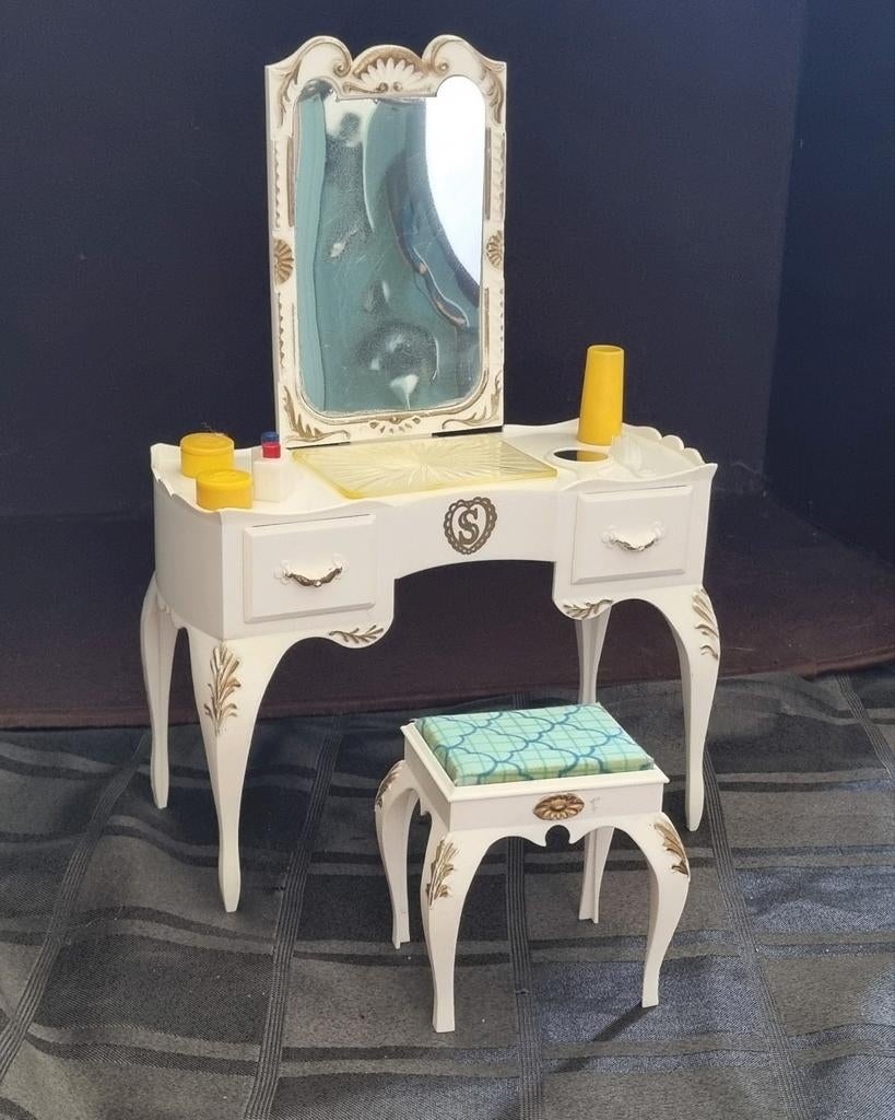 Kaptafel met spiegel en kruk Sindy van Pedigree Vintage 70', Verzamelen, Ophalen of Verzenden, Zo goed als nieuw, Poppenhuis