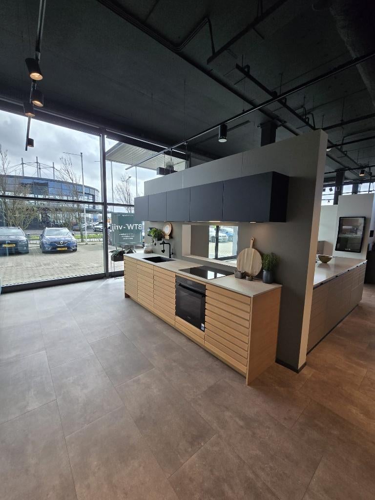 Kvik showroom keuken CIMA light oak & BORDO black, Ophalen, Kvik, Kvik, Nieuw