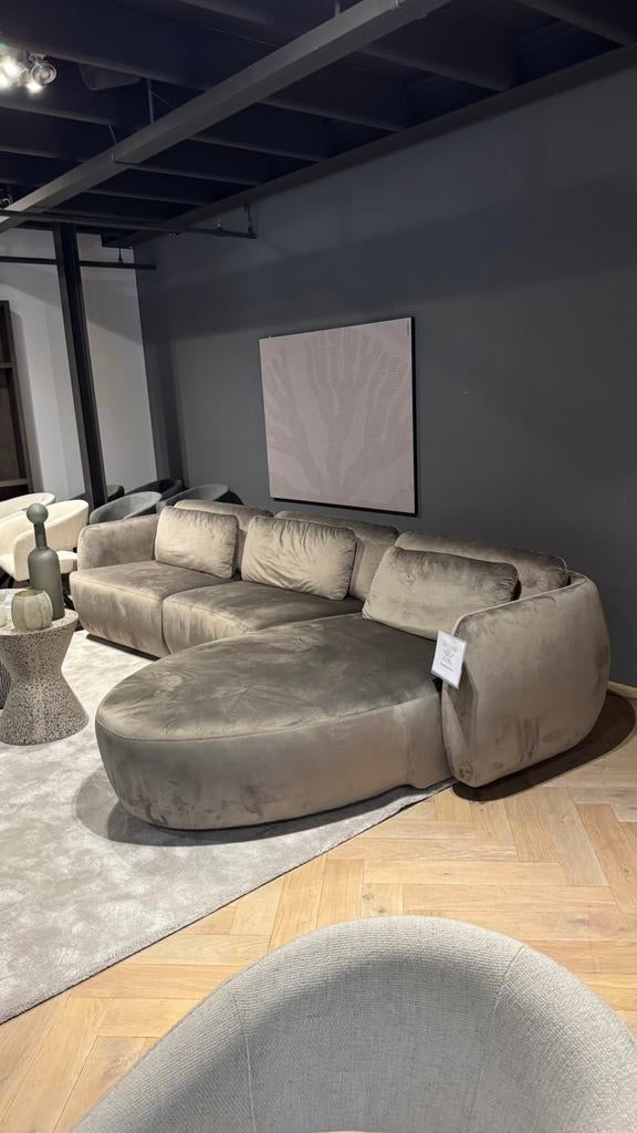 Grijze bank Hofstede Raanhuis, Ophalen, Zo goed als nieuw, Vierpersoons of meer
