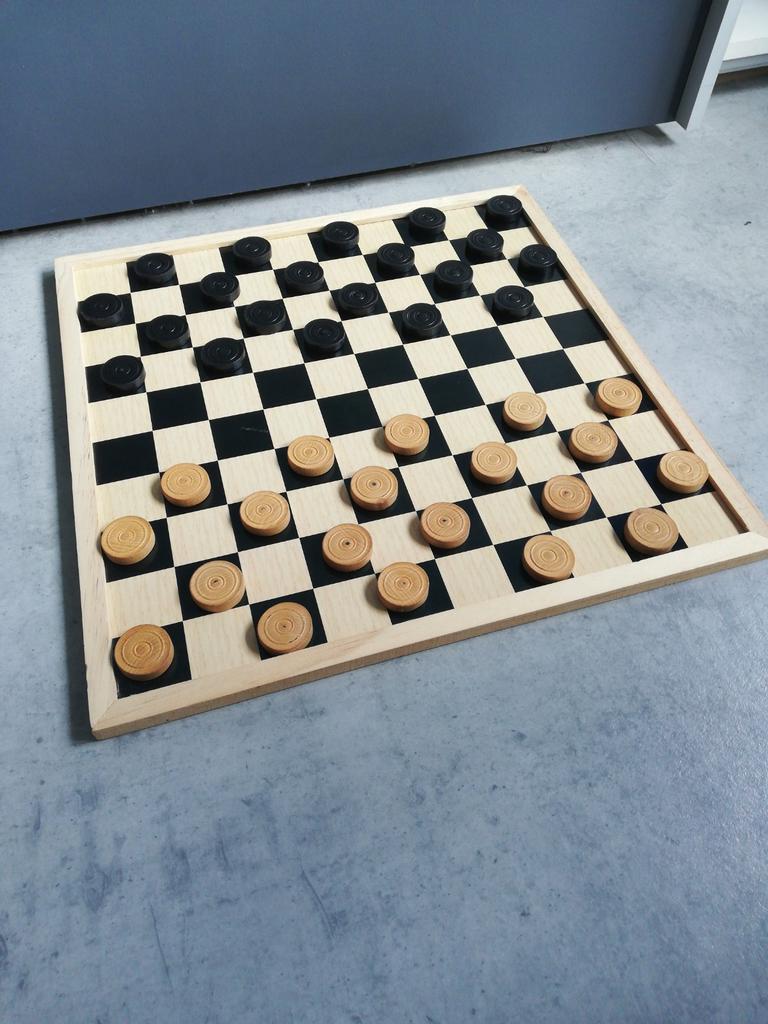 Dambord met houten damstenen, Een of twee spelers, Ophalen of Verzenden, Zo goed als nieuw