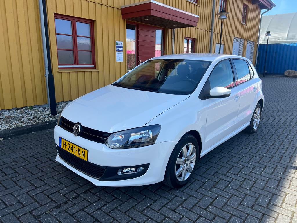 Volkswagen Polo 1.4 16V 5-Deurs 2010 Wit, Auto's, Voorwielaandrijving, 970 kg, 40 €/maand, Zwart