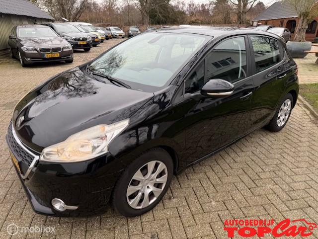 Peugeot 208 1.2 VTi Envy, airco, cruise, Navi, Apk 30-1-2017, Voorwielaandrijving, Euro 5, Gebruikt, 31 €/maand