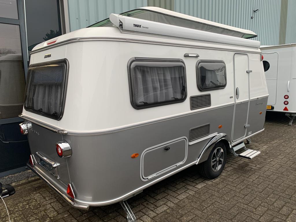 Eriba Touring Urban 530 Hordeur/Serv.luik/Luifel, Standaardzit, Bedrijf, 4 tot 5 meter, Eriba