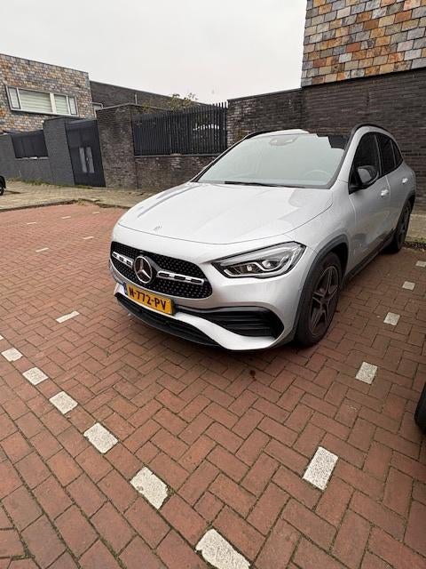Mercedes-Benz GLA 200 Grijs, 1800 kg, 4 cilinders, 163 pk, 75 €/maand