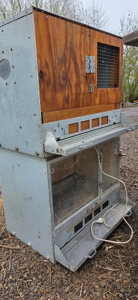 Opfokkooi kweek kooi  warmte hok kuikens 2x
Aluminium, Kip