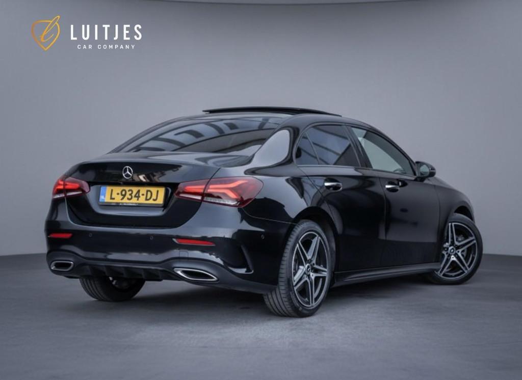 Mercedes-Benz A-Klasse 200 AMG I Pano I Sfeerverl. I OrgNL I, Auto's, Stof, Gebruikt, 4 cilinders, 1290 kg