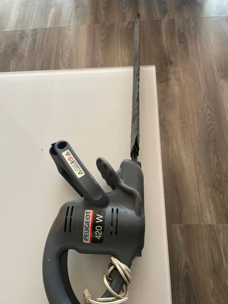 Peugeot Heggenschaar 420W - Elektrisch, Ophalen of Verzenden, Gebruikt, Elektrisch