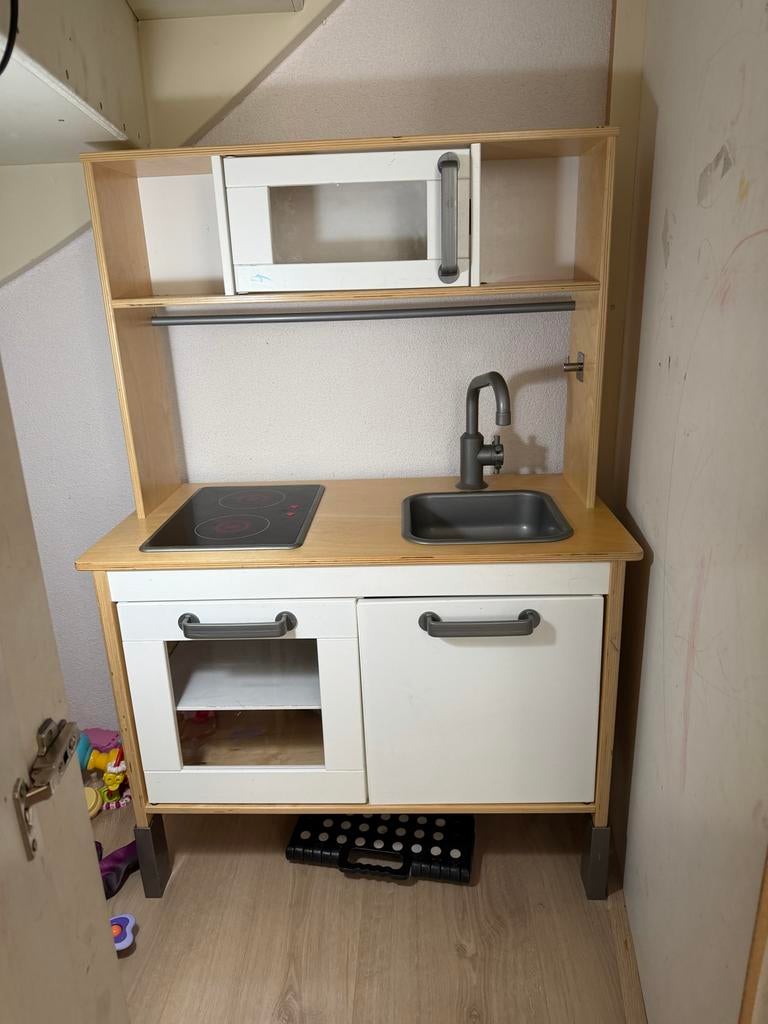 Houten speelkeuken met magnetron en kookplaat, Ophalen, Gebruikt, Hout, Speelkeuken