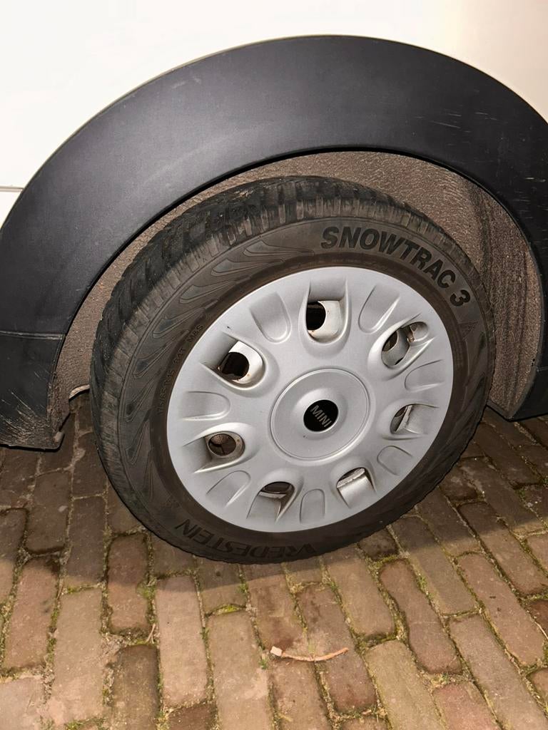 MINI bandenset 175/65 R15 winterbanden met wieldoppen, Ophalen, Gebruikt