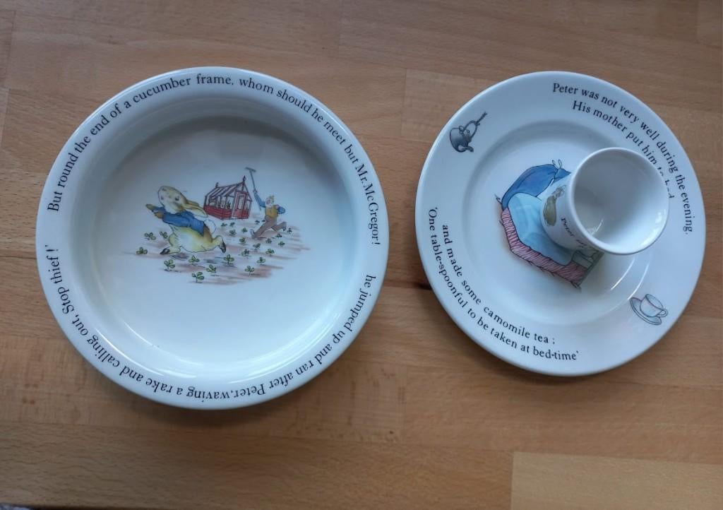 2 Wedgewood bordjes en eierdopje Peter Konijn, Ophalen of Verzenden, Zo goed als nieuw, Bord(en), Wedgwood