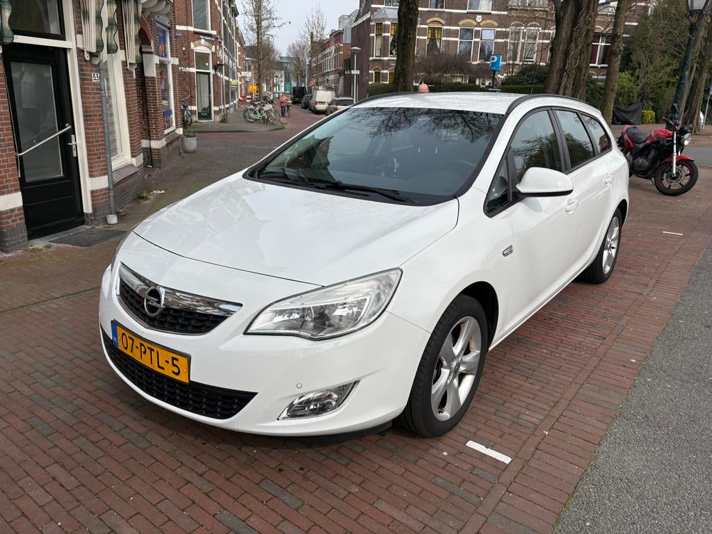 Opel Astra 1.4 Turbo 2011/APK tot 04-27/Nieuwe koppeling, Auto's, Voorwielaandrijving, Euro 5, Stof, Zwart