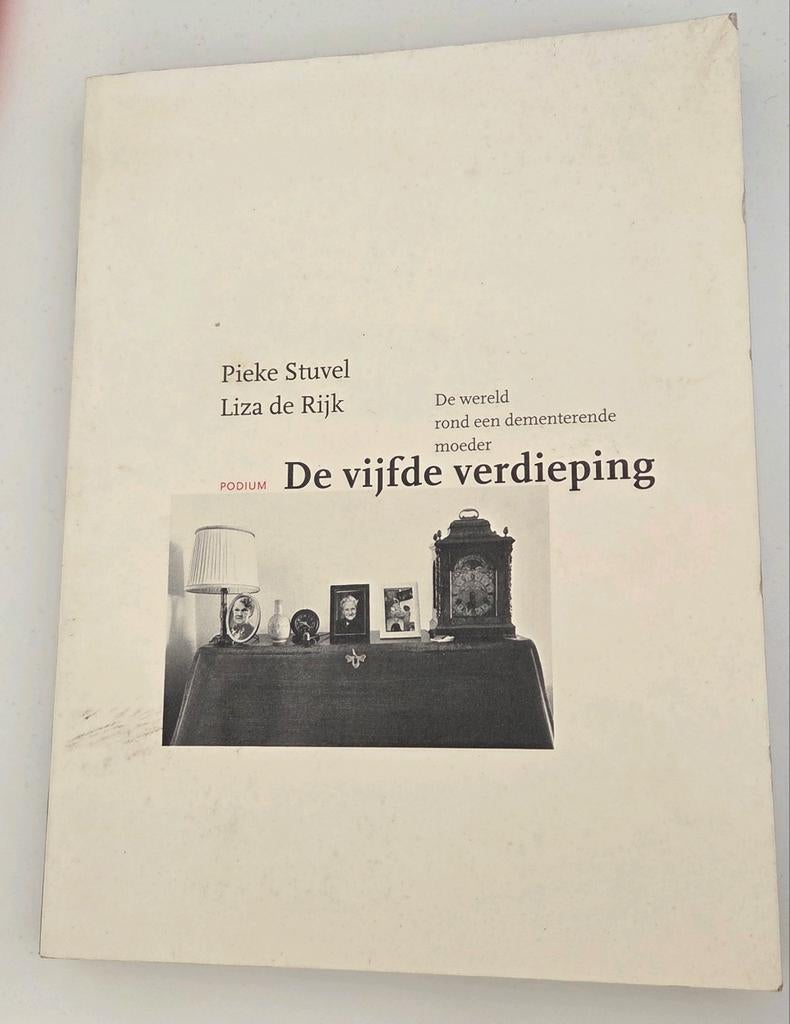 P. Stuvel - De vijfde verdieping, Gelezen, Maatschappij en Samenleving, Ophalen of Verzenden, P. Stuvel