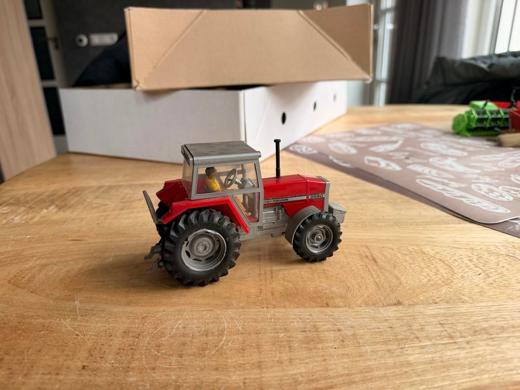 Britains Massey Ferguson 3680 tractor 1:32, Ophalen of Verzenden, Gebruikt, Tractor of Landbouw
