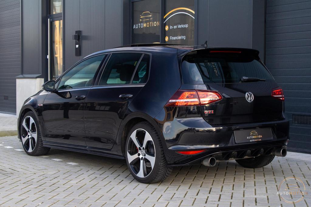 Volkswagen Golf 2.0 TSI GTI Performance PANO CAMERA LEDER EL, Stof, Zwart, 4 cilinders, 1445 kg