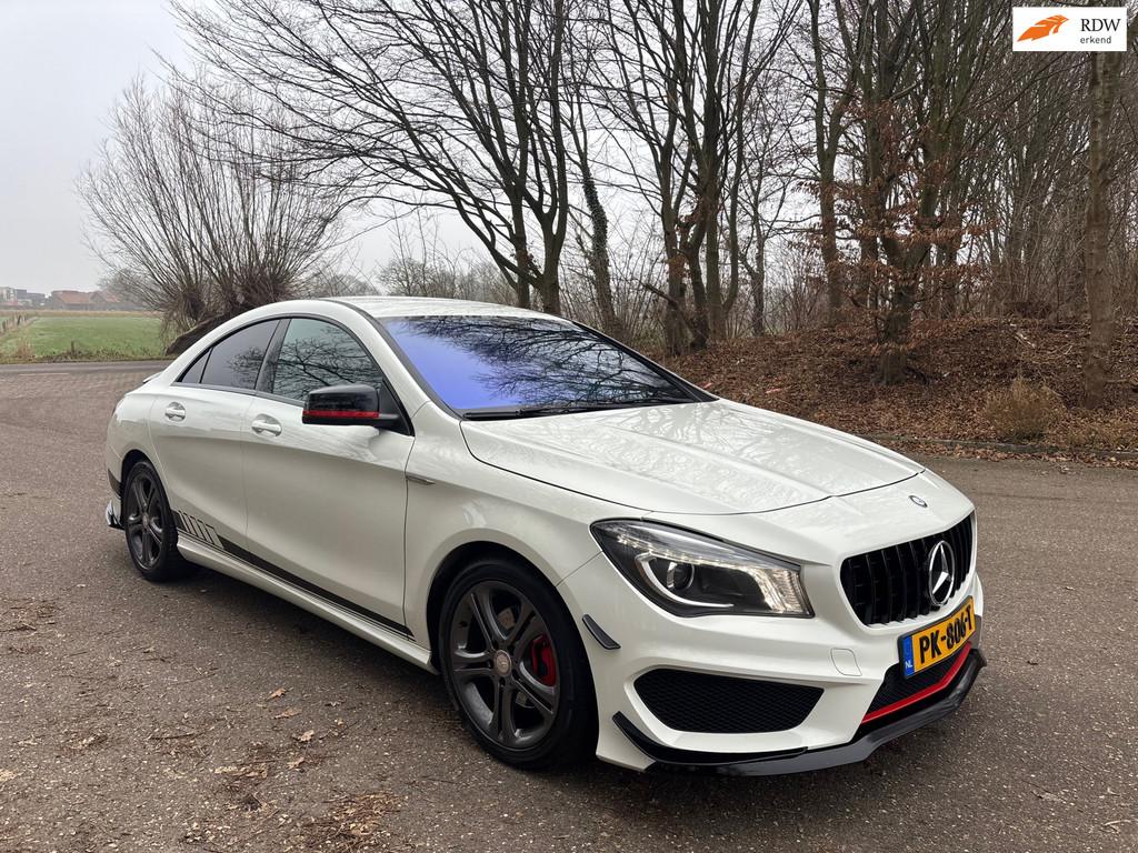 Mercedes-Benz CLA-klasse 180 Prestige | AMG pakket, Voorwielaandrijving, CLA, Gebruikt, 4 cilinders
