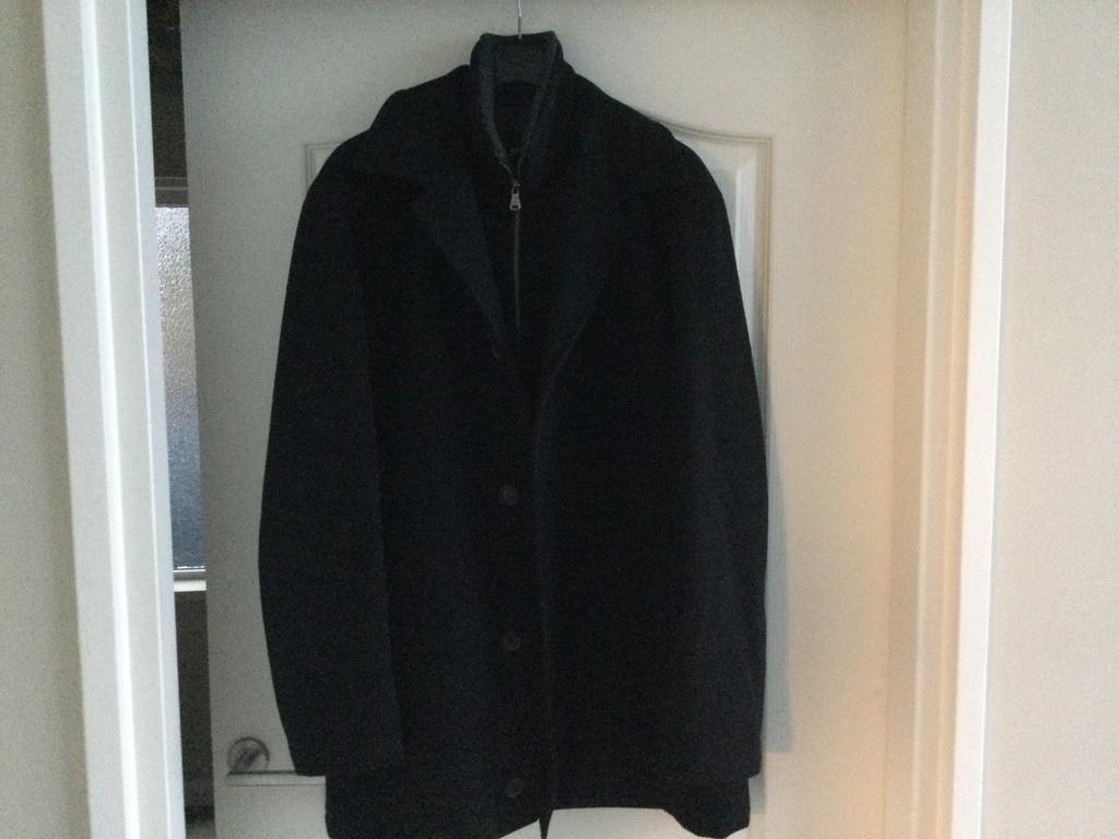 Te Koop mooie wollen winterjas van Hugo Boss, Ophalen of Verzenden, Zo goed als nieuw, Maat 52/54 (L), Zwart