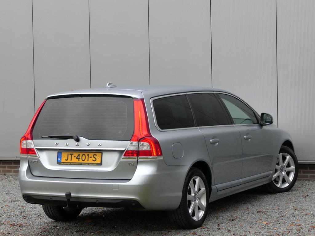 Volvo V70 T4 AUT Polar Navi / Xenon / Trekhaak / Bluetooth, Auto's, Volvo, Gebruikt, 1969 cc, Lichtsensor, 1600 kg