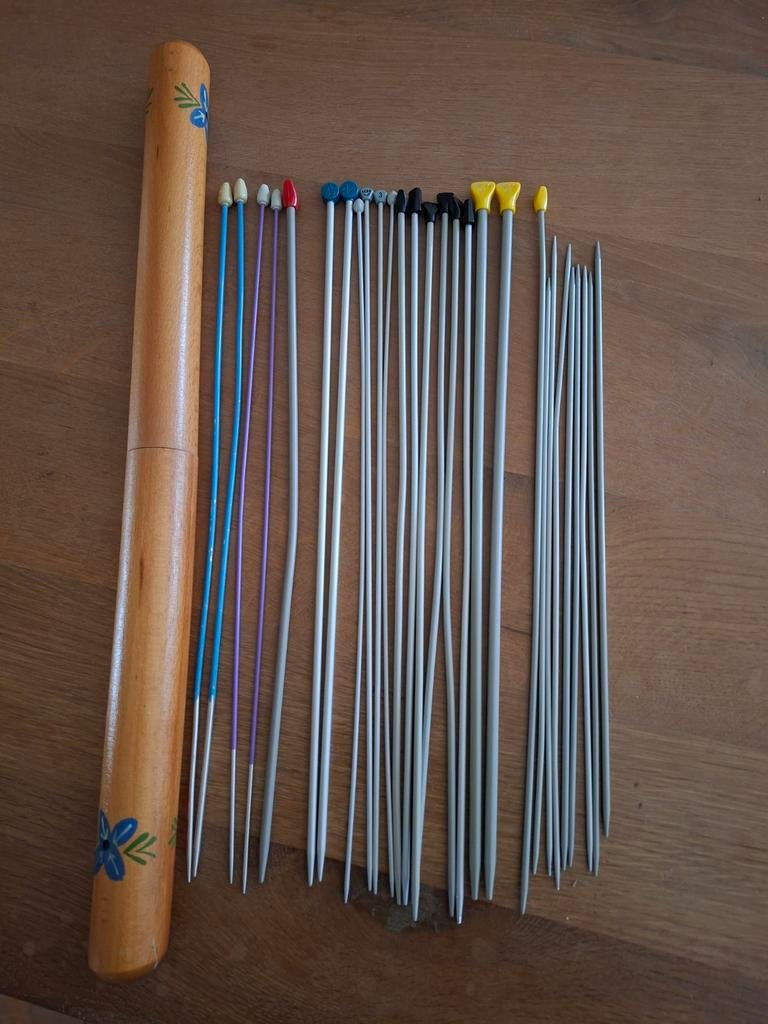 Breinaalden set met houten koker, Hobby en Vrije tijd, Breien en Haken, Ophalen of Verzenden