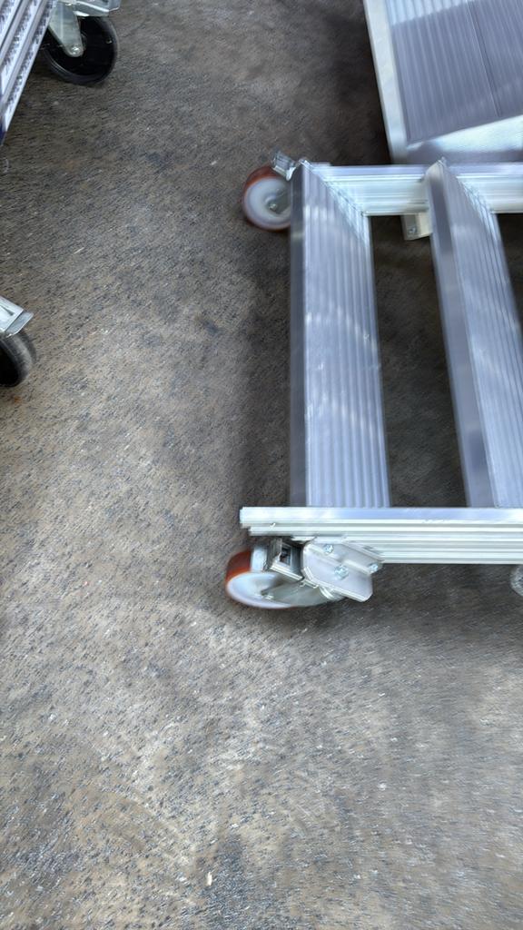 2x Altrex nieuwe Bordes/ Magazijn trap Verrijdbaar 7 Treden, Ophalen of Verzenden, Nieuw, Trap, 2 tot 4 meter
