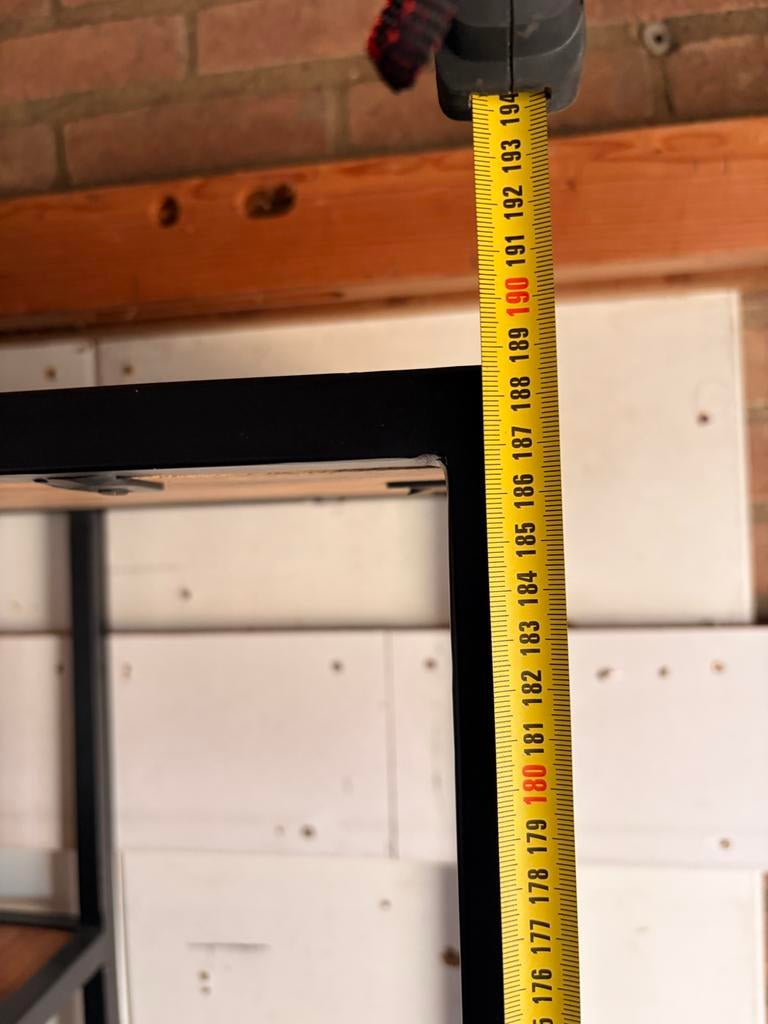 Mangohouten vakkenkast met zwart stalen accenten, Ophalen, Met plank(en), 50 tot 100 cm, Zo goed als nieuw