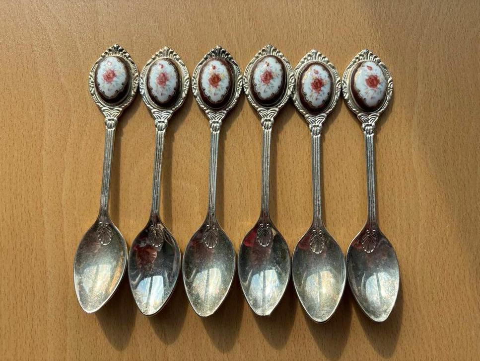 Set van 6 verzilverde lepeltjes met rozen-decor, Ophalen of Verzenden
